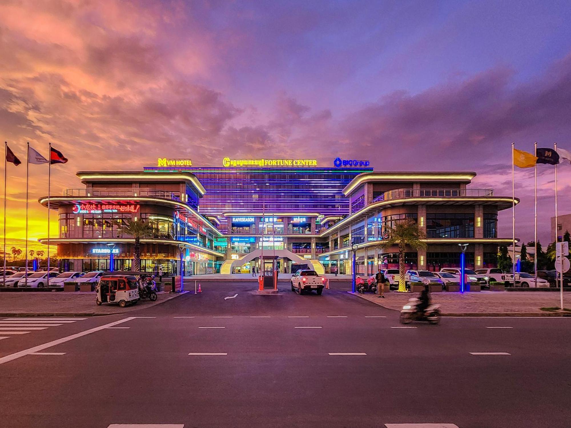 Vm Hotel Phnom Penh Exterior photo